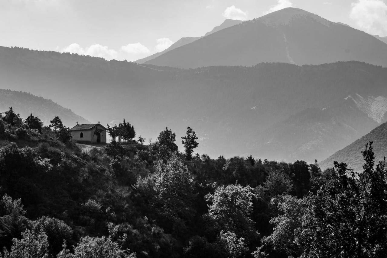 Orias Guesthouse & Farm Калаврита Экстерьер фото